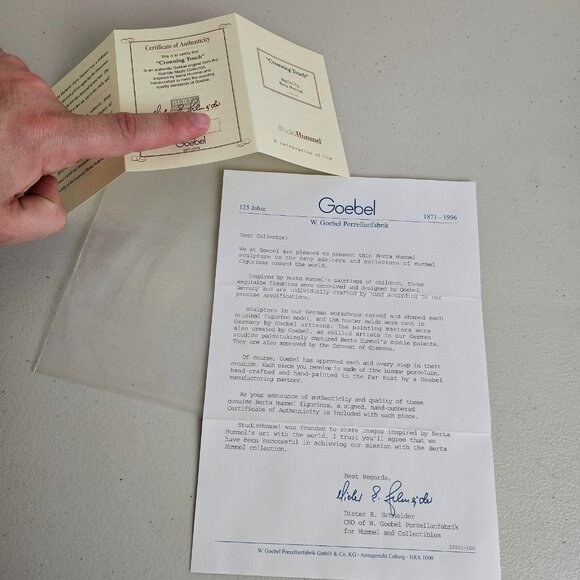 "Crowning Touch" Goebel Berta Hummel '99 Figure BH 82 Orig Open Box Cert Of Auth - Picture 10 of 10